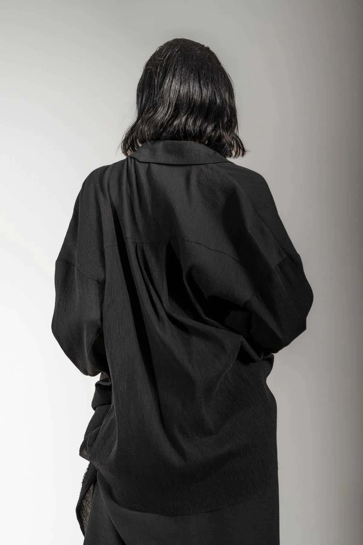 eigensinnig wien | Thoreau | Seiden Shacket für Damen und Herren in Schwarz
